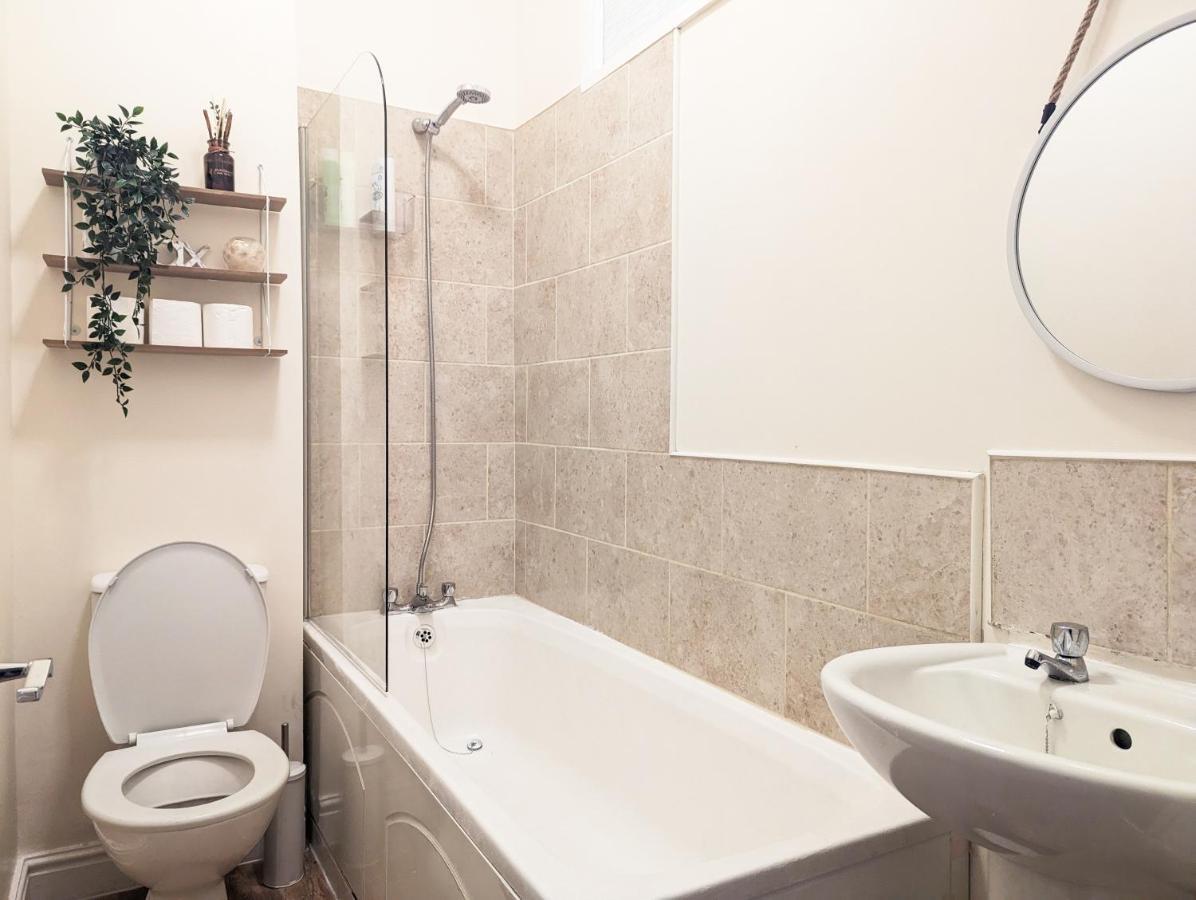Guest Rooms In Anfiled Near Stadium, Free Parking Liverpool Exterior foto